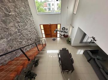 Casa · 406m² · 4 Ambientes · 3 Cocheras · Casa a La Venta B° Cerrado Los Sauces