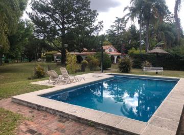 Casa · 260m² · 4 Ambientes · 1 Cochera · Casa en San Jose del Rincon