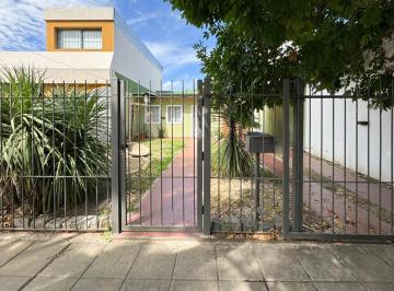 Casa · 90m² · 3 Ambientes · 2 Cocheras · Casa - 3 Ambientes - Merlo Centro