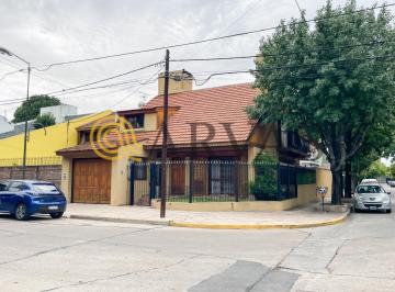 Casa de 5 ambientes, San Fernando · Casa en Dos Plantas - 3 Dorm. - con Pileta - Punta Chica - Victoria