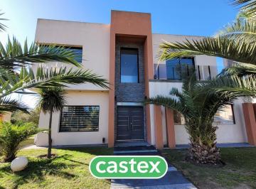 Casa · 278m² · 6 Ambientes · 1 Cochera · Moderna Casa en Venta en San Eliseo Golf
