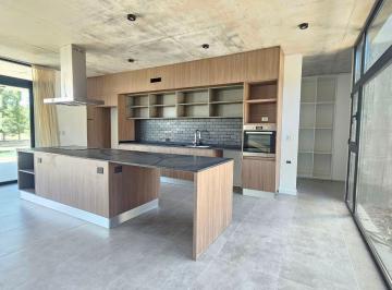 Casa · 312m² · 4 Ambientes · 2 Cocheras · Casa en Venta y Alquiler Country Terravista General Rodriguez