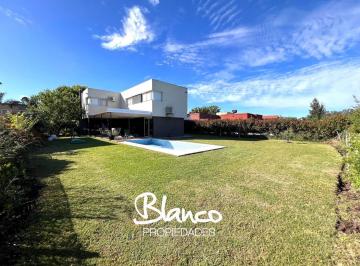 Casa · 220m² · 6 Ambientes · 2 Cocheras · Casa en Alquiler en Los Eucaliptos, Haras Santa Maria, Escobar