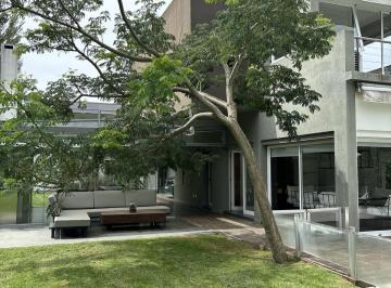 Casa · 470m² · 6 Ambientes · 4 Cocheras · Casa en Abril Club de Campo