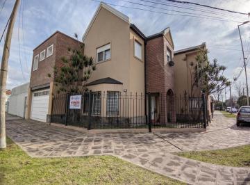 Casa de 6 ambientes, Morón · En Venta - Hermoso Chalet 6 Ambientes en Barrio Guemes