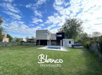 Casa · 220m² · 5 Ambientes · 2 Cocheras · Casa en Alquiler en Haras Santa Maria, Escobar, G. B. a. Zona Norte