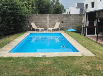 Casa · 160m² · 4 Ambientes · 1 Cochera · Venta Casa en Housing 3 Dorm. Villa Warcalde. Pileta y Seguridad