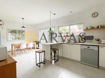Casa de 3 ambientes, San Isidro · Casa Apta Crédito en Martínez - 2 Dorm - con Jardín