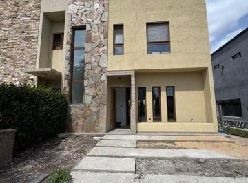 Casa · 135m² · 3 Ambientes · 2 Cocheras · Casa en Venta, La Josefina - Cuan Propiedades