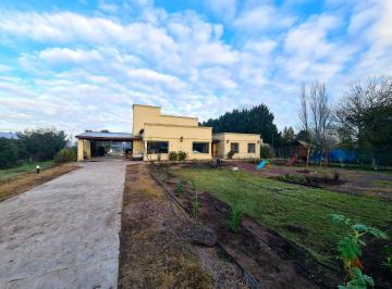 Casa · 195m² · 5 Ambientes · Venta de Excelente Casa en Chacras del 8