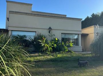Casa · 195m² · 5 Ambientes · Venta de Excelente Casa en Chacras del 8