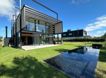 Casa · 300m² · 6 Ambientes · 2 Cocheras · Venta Casa a Estrenar. 3 Dorm.. Escritorio y Dependencia. Los Castaños, Nordelta, Tigre.