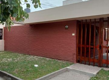 Casa de 5 ambientes, Córdoba · B° Rosedal! Casa 3 Dorm., Cochera, Patio. Habitacion de Servicio.