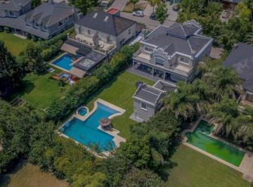 Casa · 350m² · 6 Ambientes · Casa en Venta en Septiembre