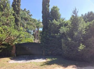 Casa · 194m² · 6 Ambientes · 1 Cochera · Privacidad Total en Ubicacion de Privilegio! Pinguinos 768
