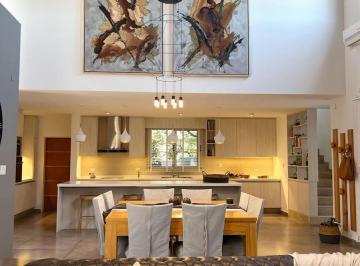 Casa · 300m² · 6 Ambientes · 2 Cocheras · Casa en Country Valle de Golf 2 Dorm. 3 Baños con Pileta