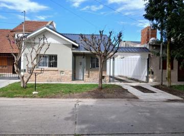 Casa · 60m² · 3 Ambientes · 2 Cocheras · Alquiler 24 Meses Chalet de 3 Ambientes C/entrada de Auto