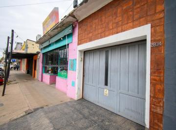 Casa · 232m² · 4 Ambientes · 2 Cocheras · En Venta Casa Mas Departamento en Zona Comercial de Santo Tome Sobre Av Lujan.