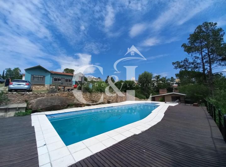 Casa · 365m² · 9 Ambientes · 1 Cochera