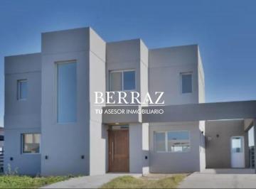 Casa · 199m² · 4 Ambientes · 4 Cocheras · Casa Venta 3 Dortmitorios Barrio San Sebastian Area 8 Lote de 800 m² Escobar