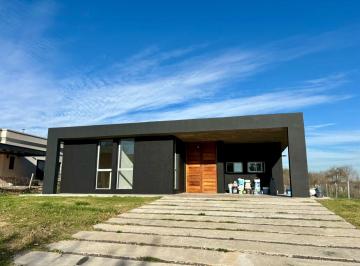 Casa · 180m² · 4 Ambientes · 2 Cocheras · Venta de Casa en San Sebastian - Area 2 Golf - 4 Ambientes