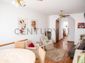 Departamento · 70m² · 4 Ambientes · 9 E/ 47 y 48. Venta Departamento Céntrico de 3 Dorm..