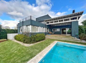 Casa · 225m² · 4 Ambientes · 2 Cocheras · Casa con Piscina en Barrio Privado Arenas del Sur
