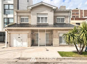 Casa · 162m² · 4 Ambientes · 1 Cochera · Impecable Casa 4 Amb con Dependencia en Punta Mogotes