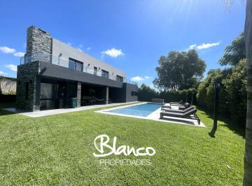 Casa · 300m² · 5 Ambientes · 2 Cocheras · Casa en Venta en Haras Santa Maria, Escobar, G. B. a. Zona Norte