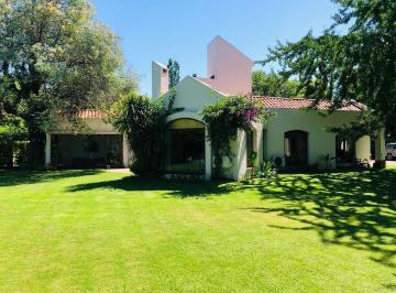 Casa · 186m² · 5 Ambientes · 2 Cocheras · Venta Casa 4 Dorm + Dep Sobre Inmejorable Lote Highland Cc