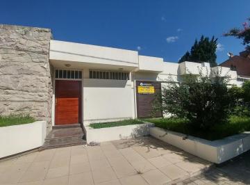 Casa · 190m² · 8 Ambientes · 2 Cocheras · Vendo Clásica Casa Esquina en El Cerro! Zona Norte Córdoba