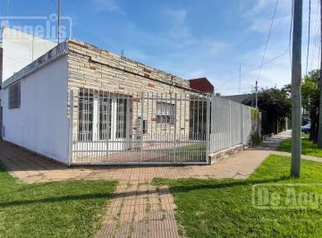 Casa · 216m² · 5 Dormitorios · 1 Cochera · Casa en Moron Sur