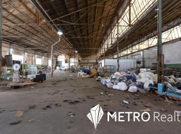 Bodega-Galpón · 1800m² · 6 Ambientes · 6 Cocheras · Galpón en Alquier en Villa Martelli