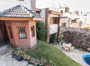 Casa · 210m² · 5 Ambientes · 3 Cocheras · Casa 6 Ambientes en Lanus, Zona Sur