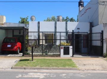 Casa · 93m² · 5 Ambientes · 2 Cocheras · Casa en Venta Tres Dorm. en Ringuelet 79.000 Usd