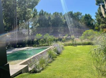 Casa · 232m² · 7 Ambientes · 3 Cocheras · Casa en Venta (Costa Esmeralda)