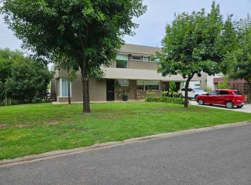 Casa de 6 ambientes, General Rodríguez · Casa en Country Terravista con Piscina Climatizada y Seguridad Premium
