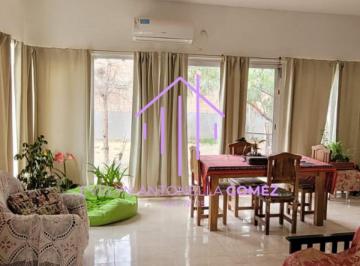 Casa · 190m² · 7 Ambientes · Casa en General Fernandez Oro
