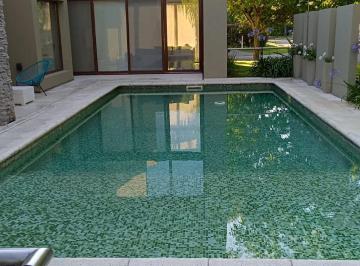 Casa de 7 ambientes, Berazategui · Impecable Propiedad en Abril Club de Campo