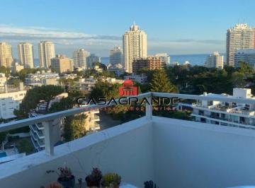 Departamento · 72m² · 4 Ambientes · 1 Cochera · Apto de 3 Dorm. en Aidy Grill
