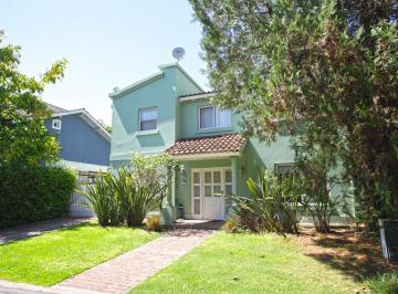Casa · 171m² · 5 Ambientes · 3 Cocheras · Casa en Barrio Cerrado Santa Clara