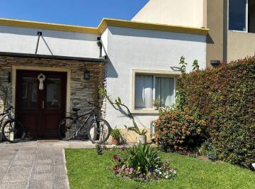 Casa · 140m² · 4 Ambientes · Casa a La Venta de 4 Ambientes en El Barrio Cerrado Las Araucarias de Bella Vista