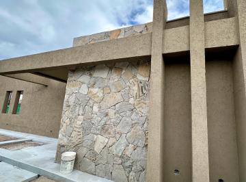 Casa · 225m² · 5 Ambientes · 2 Cocheras · Casa Una Planta, 3 Dorm y 3 Baños
