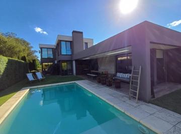 Casa · 226m² · 5 Ambientes · 2 Cocheras · Casa en Venta Rumenco.