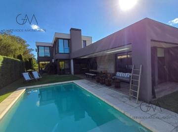 Casa · 226m² · 5 Ambientes · 2 Cocheras · Casa en Venta Rumenco.
