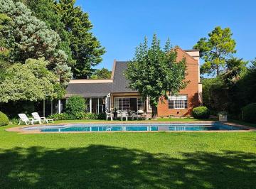 Casa · 210m² · 5 Ambientes · 1 Cochera · Apto Credito! Casa en Venta! Barrio Privado. Esteban Echeverría, G. B. a. Zona Sur, Argentina