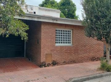 Casa de 4 ambientes, Córdoba · Casa en Calle Montevideo