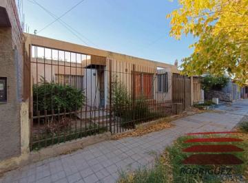 Casa de 5 ambientes, Guaymallén · Casa con 3 Dorm. y 250 m² en Venta en Alimentacion Club Aleman Guaymallen Mendoza