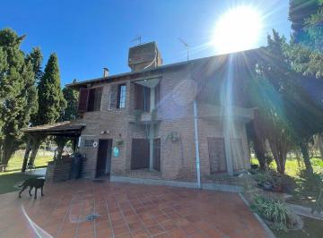 Quinta vacacional · 175m² · 2 Dormitorios · 2 Cocheras · Vende