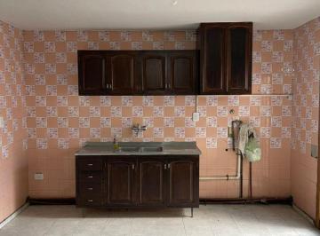 Casa · 221m² · 5 Ambientes · Casa en Venta - 4 Dorm. 3 Baños - 221 m² - Guaymallén